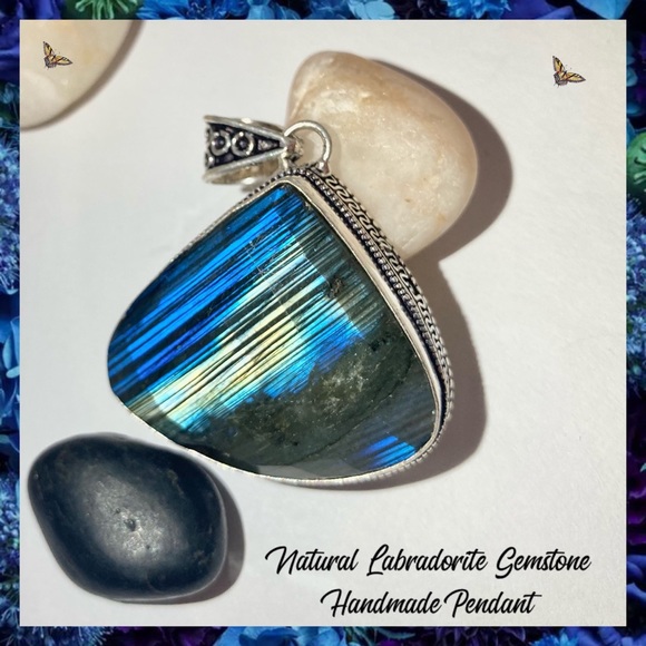 WOW Natural Labradorite Gemstone Handmade Pendant - Picture 1 of 5